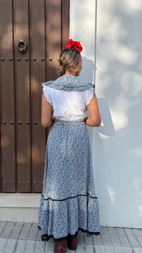 CONJUNTO PICO Y FALDA FLORECITAS AZUL - Imagen 2