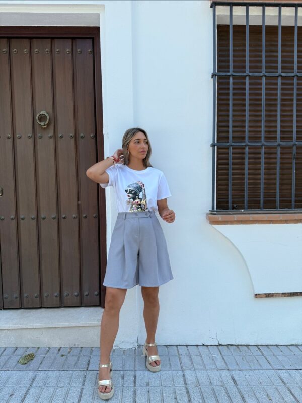 CAMISETA MUÑECA GRIS