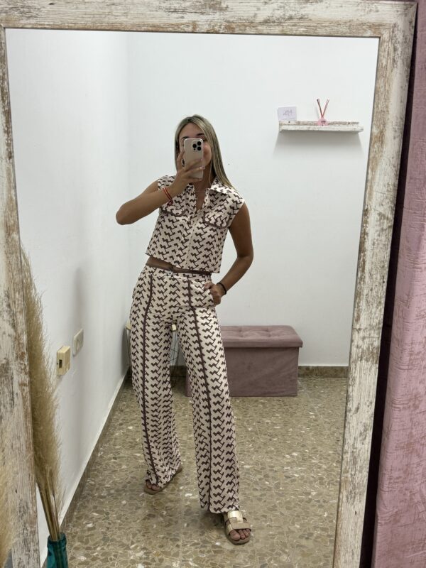 CONJUNTO MARRÓN CHALECO