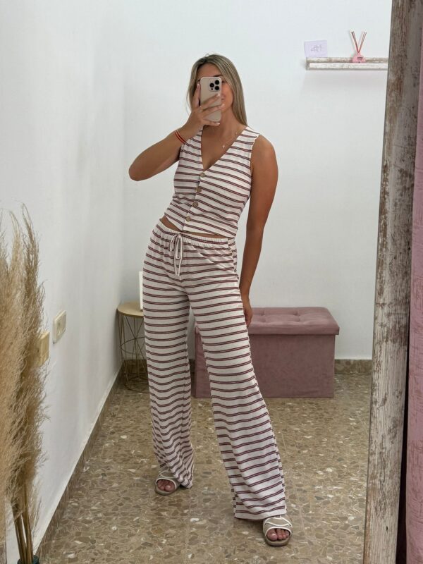 CONJUNTO CHALECO RAYAS BURDEOS