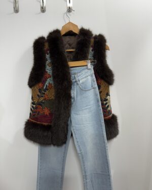 CHALECO BORDADO MARRÓN